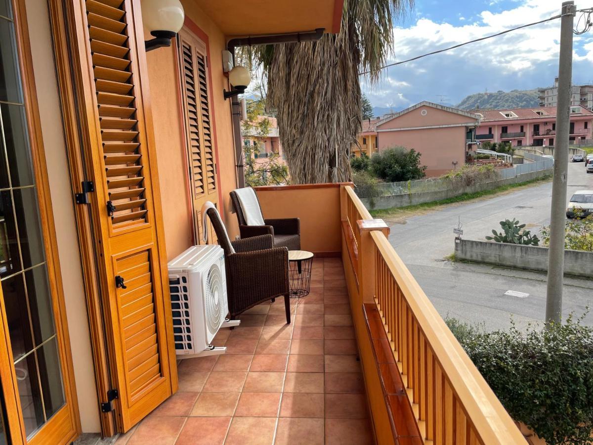 Residence Don Turi Виллафранка-Тиррена Экстерьер фото